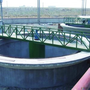 (Semi-bridge, full-bridge) center-drive sludge scraper