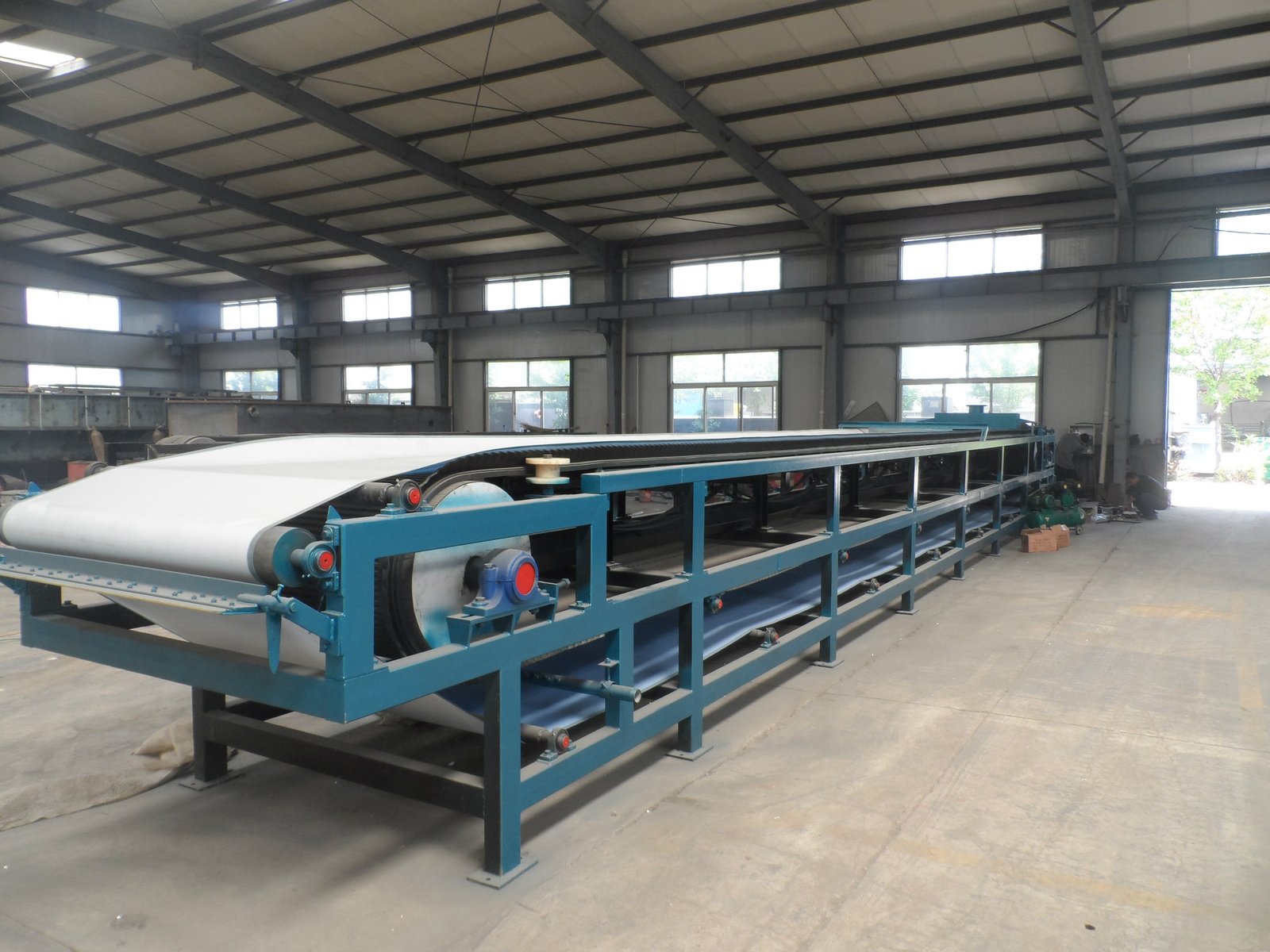 Continuous belt vacuum filter - Image 2