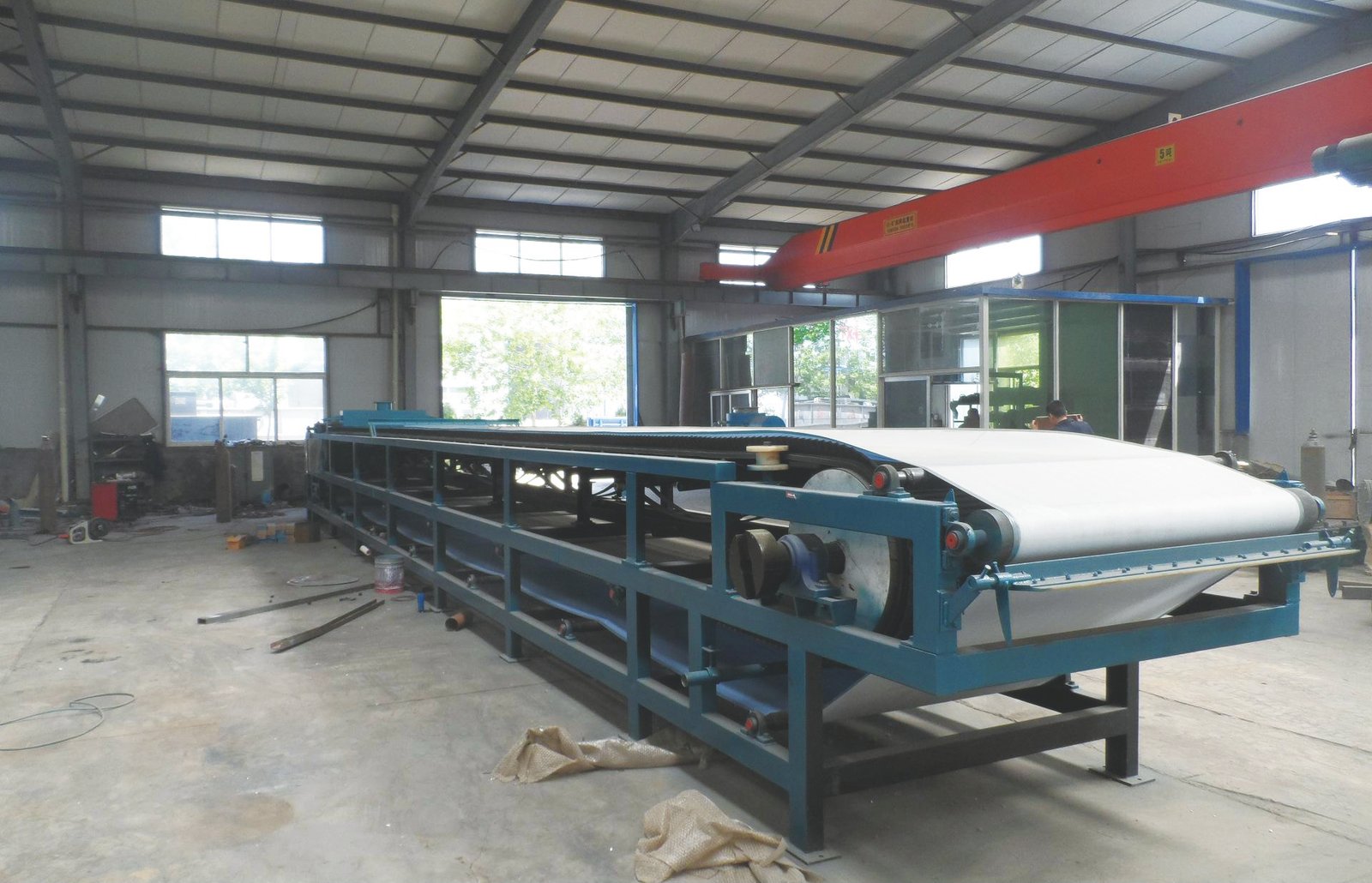 Continuous belt vacuum filter