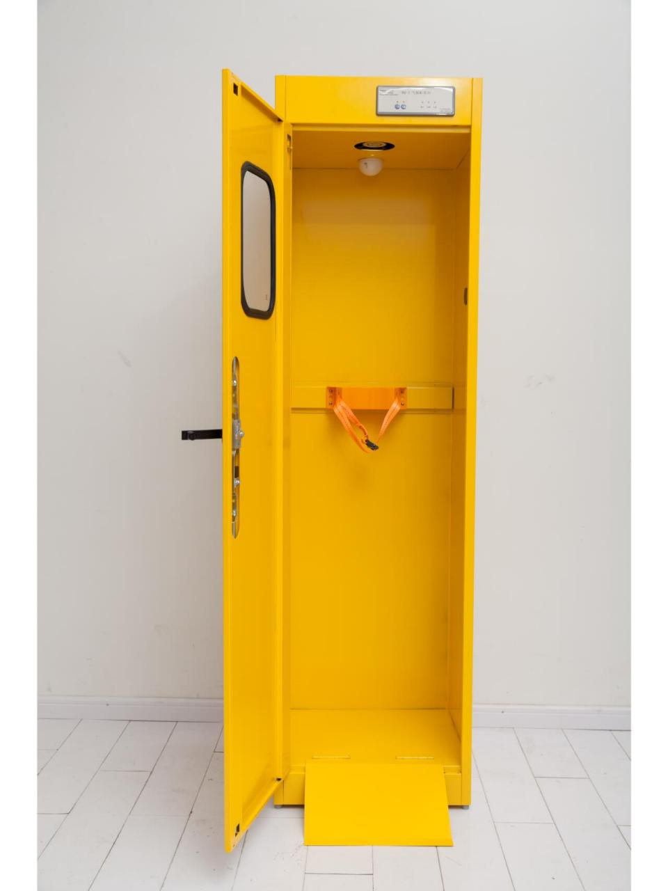 Gas cylinder storage cabinet - Image 2